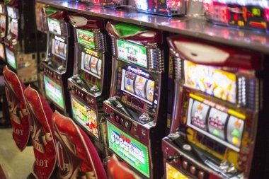 Galactic Gems slot game on klasik toto mobile showing five reels with gem symbols and betting controls